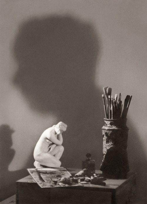 inneroptics:    Vicente Martínez Sanz    - “I” Self portrait in shadow. 1932.  
