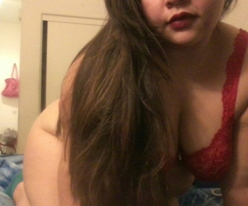 thick-curvy-love:  Meee. Just same old me :) in a new lacey bra. (: