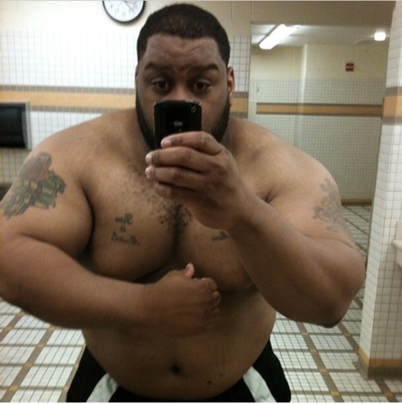creamyguts773:  brazilblackbear:mybestbest:  Russell is show dick.  Massively sweet