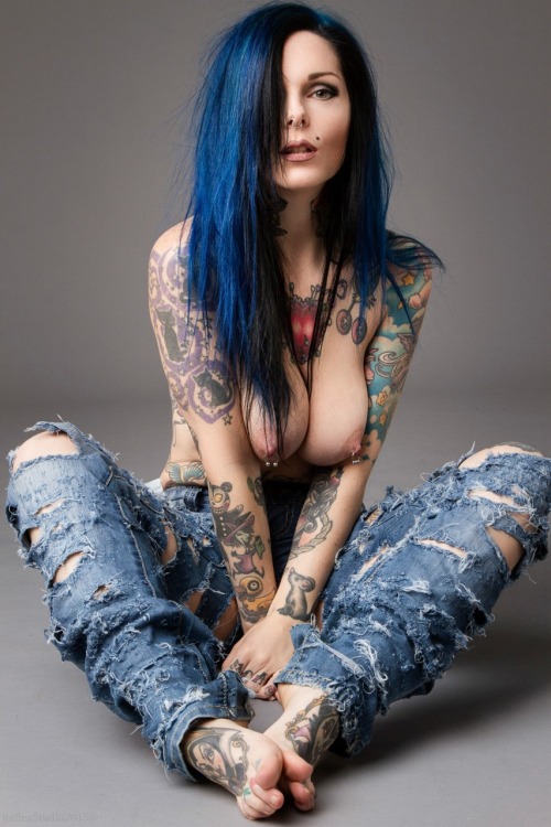 sexcylinder:  vandinha93:  Riae Suicide   😍😍😍😍