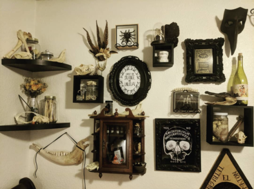 Oh how I adore deathly decor