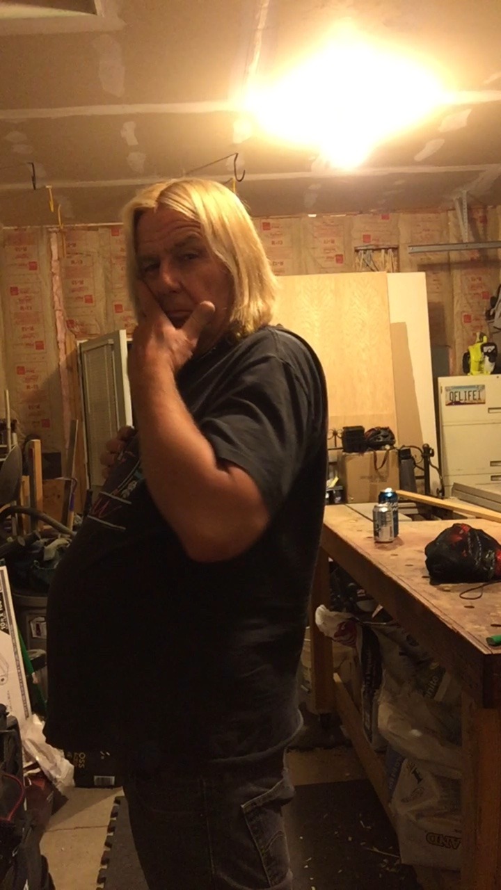 danicornalive:  Stretchin’ it!!!