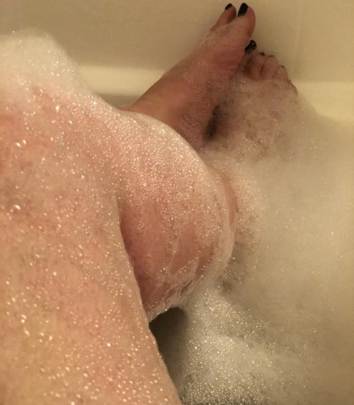 Some rare me time tonight. #bubblebath #netflixandsoak #barefeet #bubbles #thickthighs #blacktoepoli