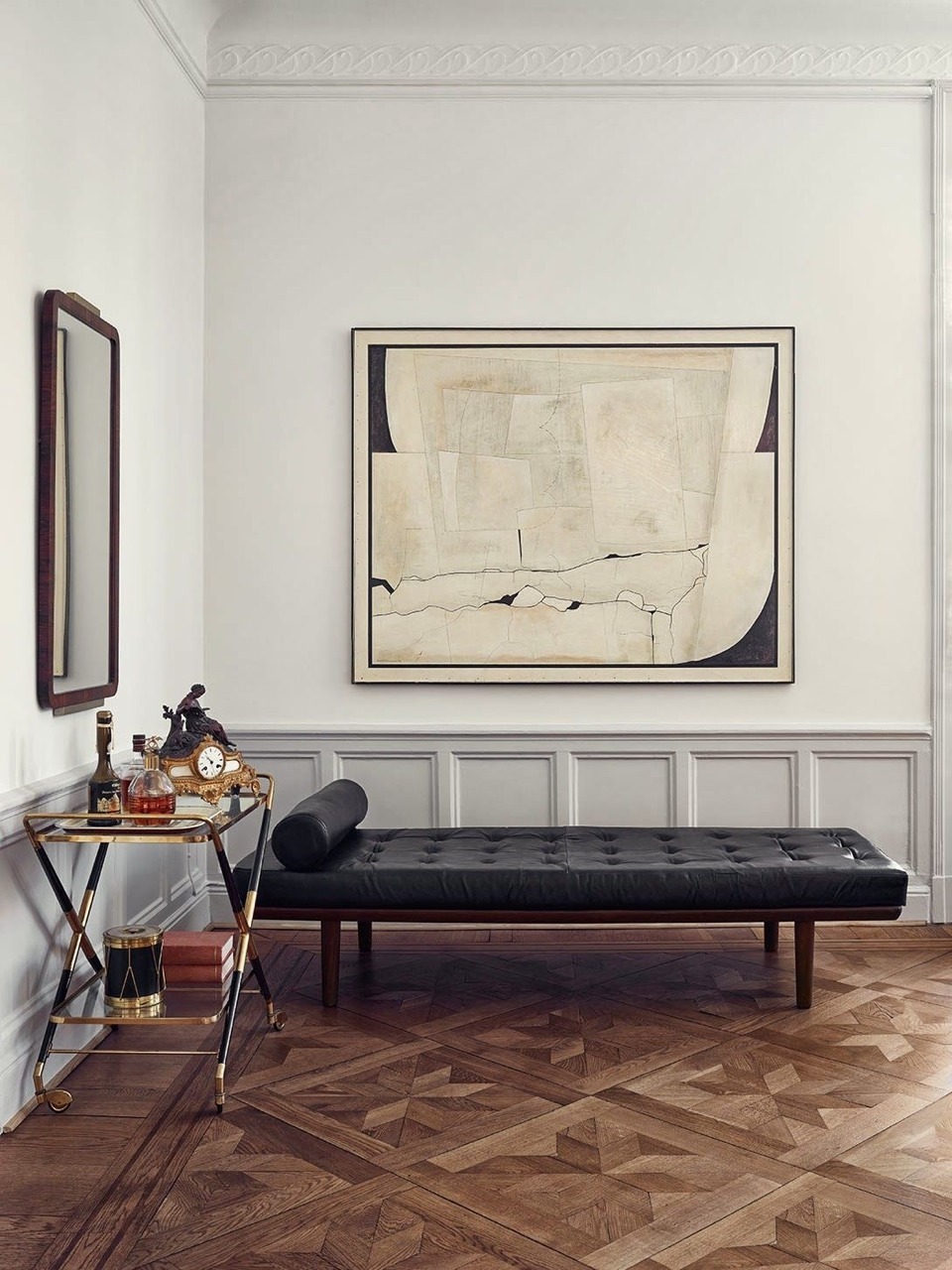 lifeonsundays:
“ The Stockholm apartment of interior stylist Joanna Lavén, featured in Elle Decoration Sweden: Hans J. Wegner´s daybed model GE-19 for Getama, Denmark, 1956.
”
