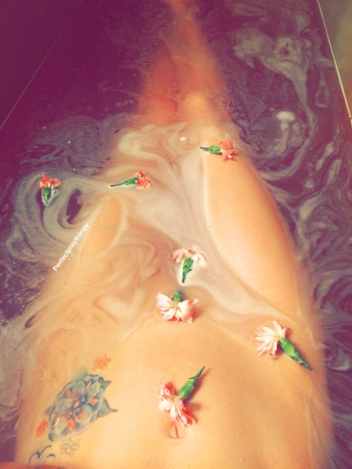 perfectplaythingy:  🌸🌿Scrub a dub-dub,🌿🌸 🌿🌸Baby’s in the tub