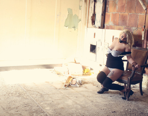 human-pets:  “Aurora chair tied”