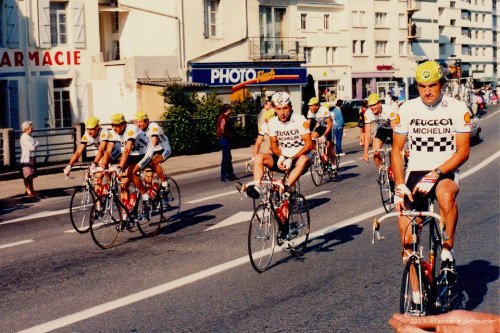 thebicycleworks:  Tour de France 1985, via Alastair Schouten.