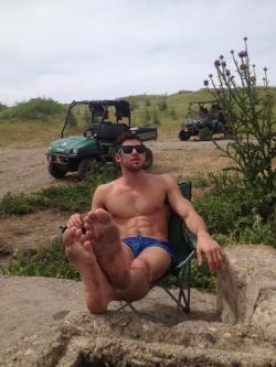 Realmenstink:  Camodude:  Muskybro:  Sun Bathing With Dirty Feet  Http://Www.camodude.tumblr.com/