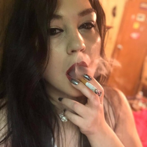 Just wanted to share a few posts from one of my favorites, @rubysummers100 #smokingfetish #smokingmo