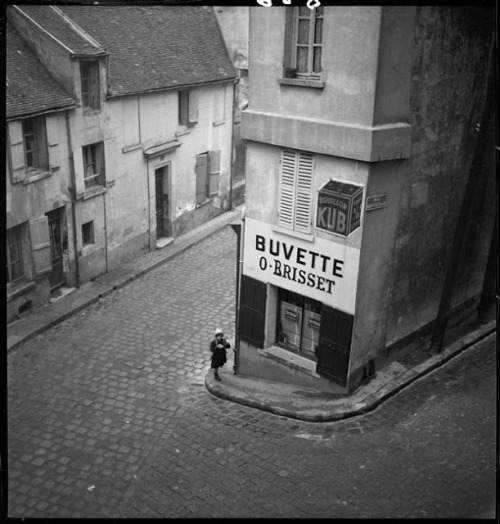 Rue Monteclair - Mantes, 1934. Marcel Bovis, ph.