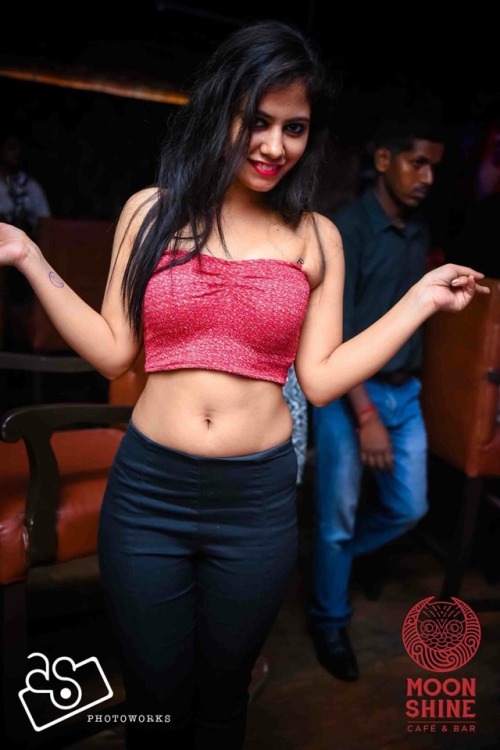 Sexy india girls showing their beautiful navels, armpits, thighs.. aaahhh .. sexyyyy