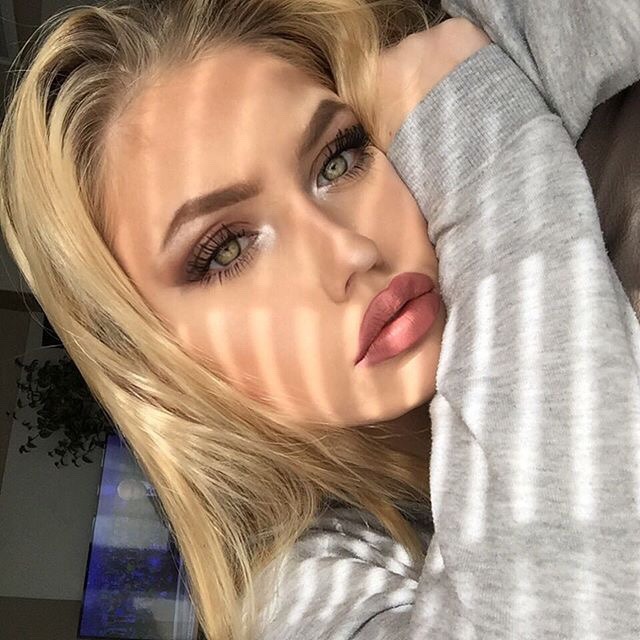 L A B E L L A