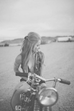 biker-queens:  Biker Queen Biker Queen on Twitter 