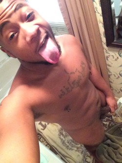 xjerzeeguy:  tattedroses:  I love how I feel after I shower !’  And you look like you feel great ;-) 