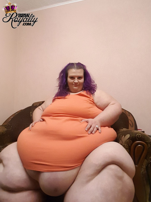 donuttruckdriver: bigssbbwguy: Jenna’s belly is a sight to behold Indeed