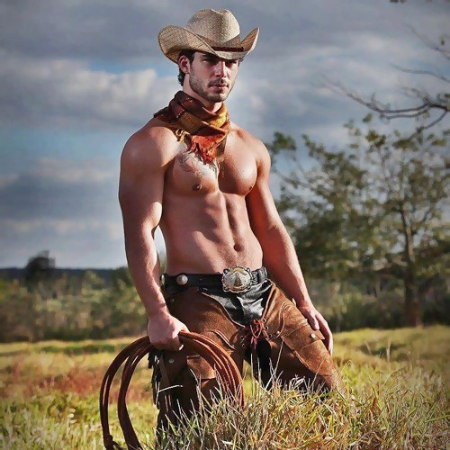 alexsterling291:  burleighbro: Git Yer Lariat … Time to Rope a Country Boy!