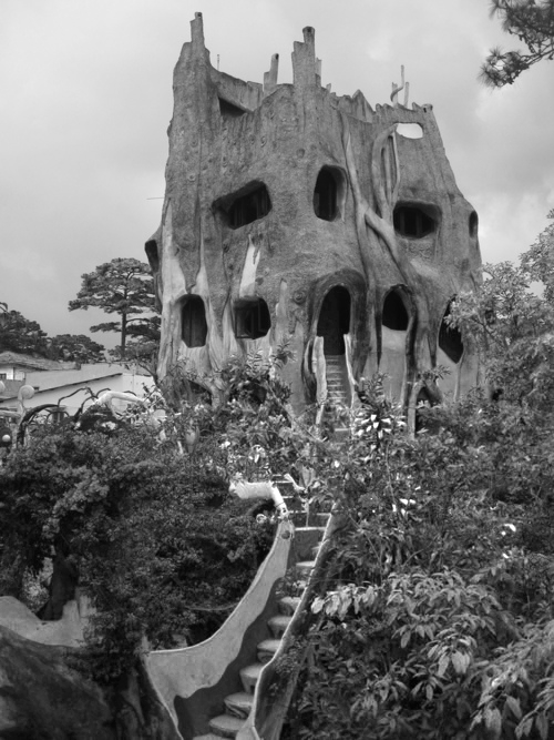 hideback: Hằng Nga Guest House, aka “Crazy House,” Da Lat, Vietnam Hang Nga, 1990 Nga was inspired by banyan trees and Antoni Gaudi in designing her extraordinary 10-room guest house. She created paintings, rather than blueprints, to design the