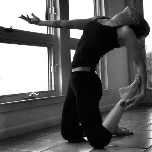 evolationyoga:  “I want to do is because I want to do it.”- Amelia Earhart  #inspiredyogis Day 11 @monkeymix @rachelanna_yoga @gordonogden @kikasanayogi #camelposevariation 💙💀💙 from saltlifepirateprincess liked by http://ift.tt/1hTkqm2
