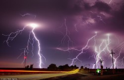 sixpenceee:  Anvil Crawlers are a type of lightning that can appear to crawl out of a cloud during a severe thunderstorm. In the development of a thunderstorm, an anvil cloud or towering cumulonimbus cloud will form as a result of convective processes