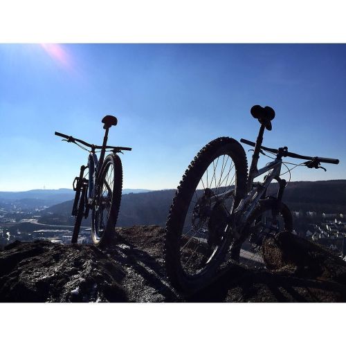 bikes-bridges-beer:  A great #trail tour today with @maxha21 ☀️ #mtb #enduro #mountainbike #enduromt