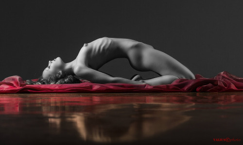 jai-envie-detoi:  black & redPhotographer: Rustam Magomedov  
