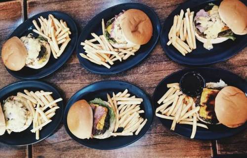 Spoil with choices. #sinfood .........#foodporn #foodie #zarks #greasy #vsco
