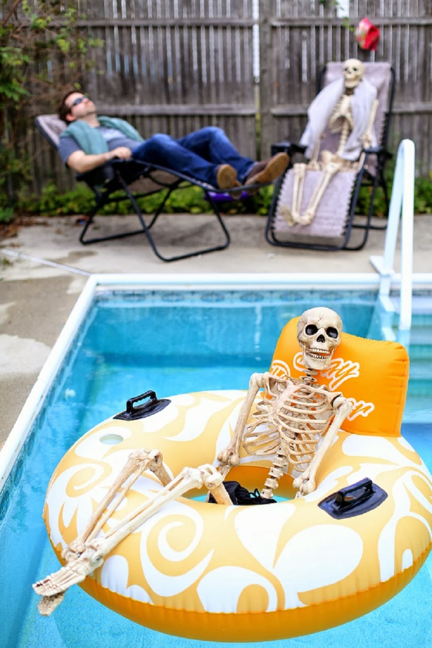 “Hey, uhhh…can you take a picture for me?” is something I hear from my husband a little more often this time of year… http://www.oddthingsiveseen.com/2013/10/skull-in-family.html