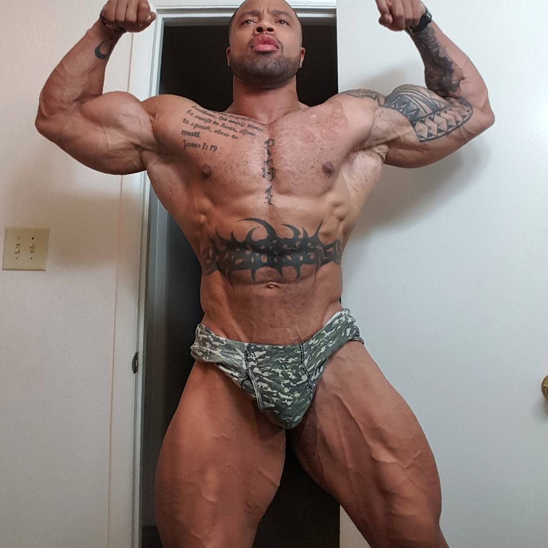 muscleworshipandhirehim:James Hatchel