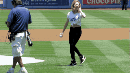 senchaman:  Video I shot of Sunny throwing out the first pitch at Dodger Stadium today! She was amazing!  Almost better then when Tiffany threw out the first pitch… kekeke 