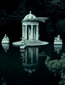 requiem-on-water: Villa Durazzo Pallavicini - Temple of Diana, Italy.