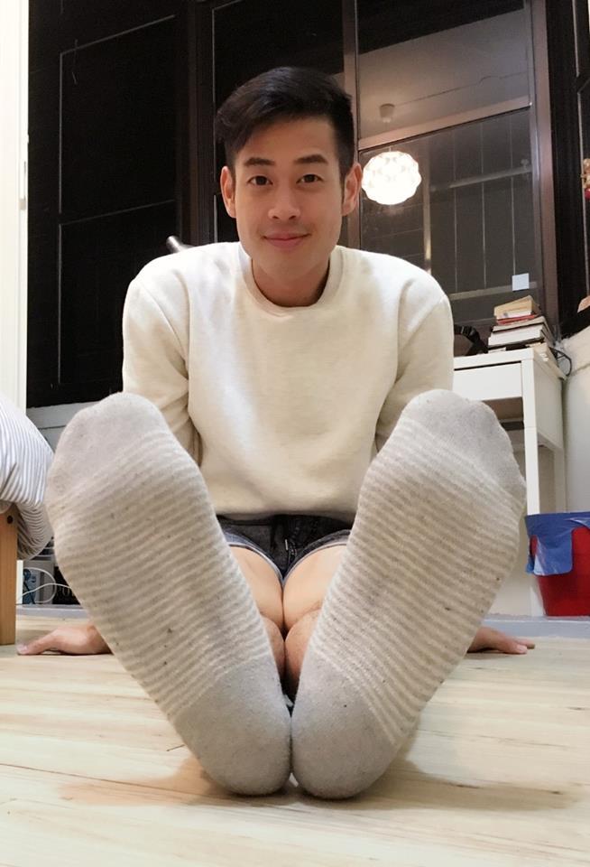 mantop106910:   推出個人首張寫真EP寫真照片中他展現苦練多時的好身材，就連股溝都大方見客的…