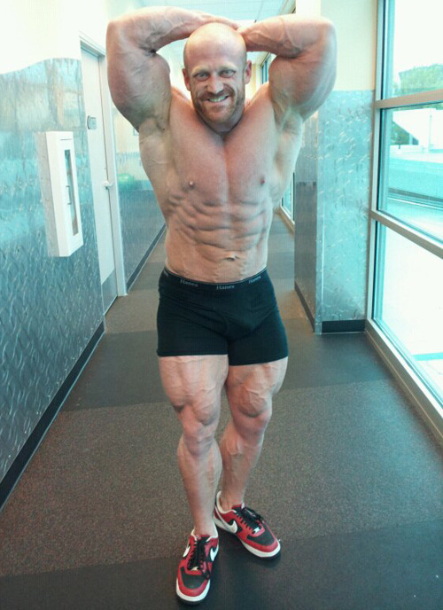 muscledlust:  buildingthebodybeautiful:  Brandon Lyons  Brandon is one my favorite