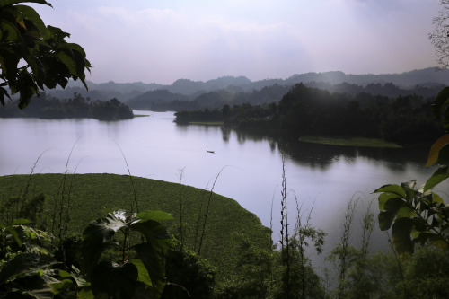 soon-monsoon:Kaptai Lake, Chittagong Hill Tracts, Bangladesh by Sheikh Mehedi Morshed Taef