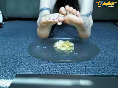 Hungry to a mid afternoon snack? SaltysSweetToes loves to cater to your foot fetishes!  Come drool all over her feet LIVE on Chaturbate and clean up the chips while you’re down there! http://bit.ly/SaltySweetCB