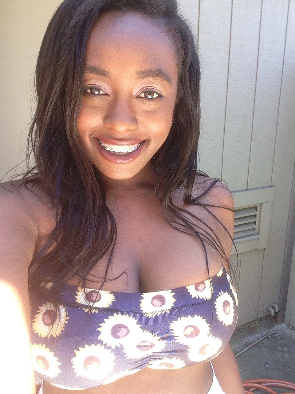 patriotic-dash:  tatianamacintosh:  Tatiana 🌻  *fans self* I’m not hot, its
