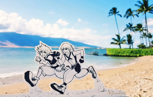nijuukoo: I visited Maui for a week and I was inspired by how beautiful the beaches, the clouds, and
