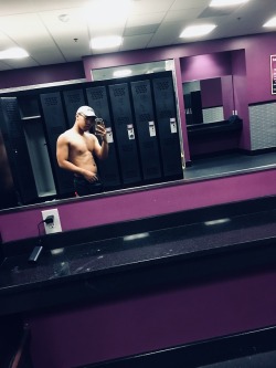 jefftellem:  chest day. tryna turn this chest