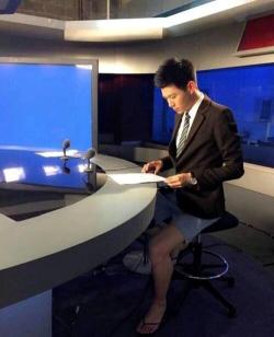 asianboysloveparadise:  What if he just wear underpants?  It changes the way we look at those suave newscaster!