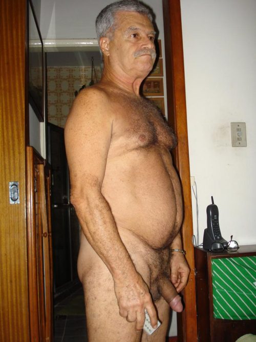 readybutt: ahrar:  Handsome  let me at that cock 