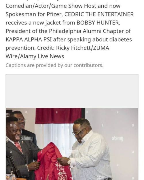 November 2015 Bobby Hunter, Polemarch Philly Alumni Nupes presents Cedric Kyles, Mu Zeta 1984 with a