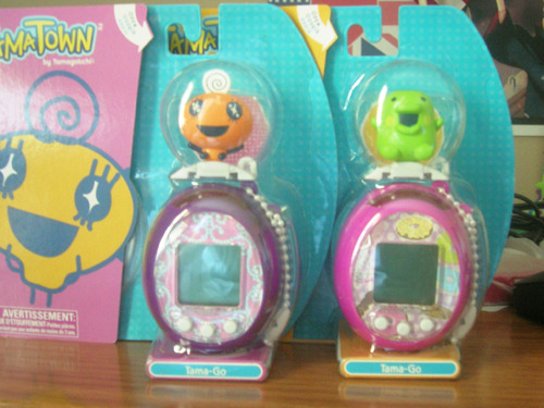 so do you guys remember when i said the other day that i wanted to start collecting tamagotchis again   of course i get one with a swirl on its head