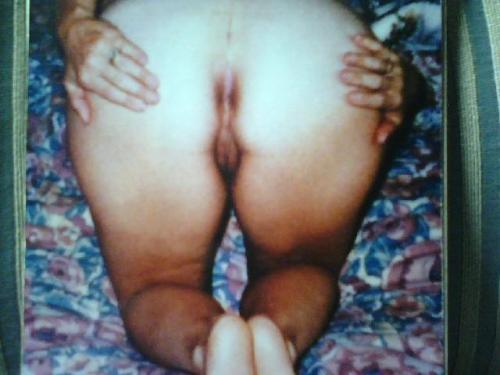 sexy-wives-and-moms:    Naughty Lady  