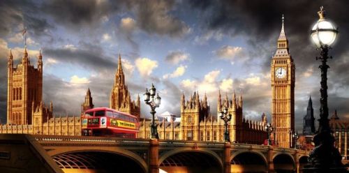 a-modern-major-general:Images of London by Yannick Yanoff:Tower of LondonBus on Westminster BridgeCo