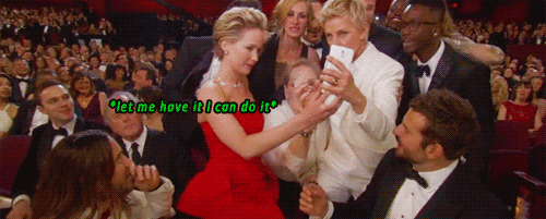 riddlemetom:  Bradley gets fed up with Ellen’s picture taking incompetence   Τhe one who knows how t