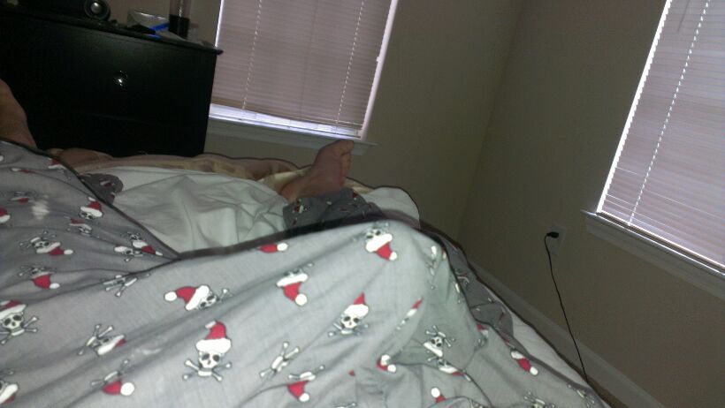 http://skab510.tumblr.com Is that your comforter with skulls wearing Santa hats?