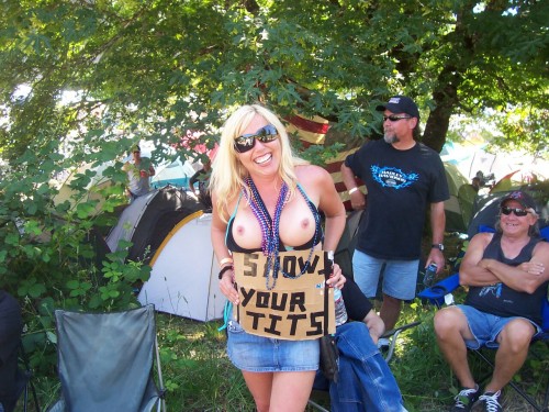 Porn photo blondmilf69:Always try to please the crowd.