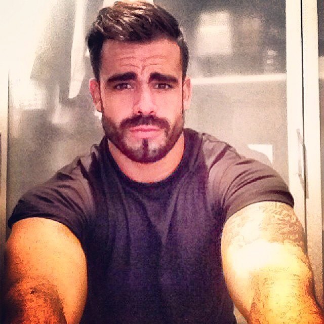 beardburnme:  “💐” by @rusomadrid on Instagram http://ift.tt/1NiQBJ9