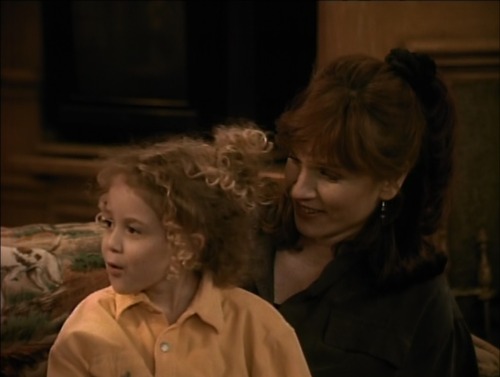 Evening Shade (TV Series) The Odder Couple S4/E25 (1994), Wood must live with Taylor until little Em