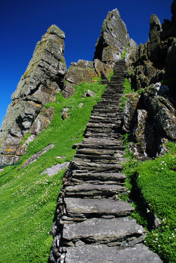 archatlas:  Skellig Michael Monastery   Skellig Michael (Irish: Sceilig Mhichíl), or Great Skellig (Irish: Sceilig Mhór) is the larger of the two Skellig Islands located 11.6 kilometres (7.2 mi) west of the Iveragh Peninsula in County Kerry, Ireland. A