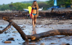 girlssurf2:  Girls surf too http://girlssurf2.tumblr.com/Girls surf too